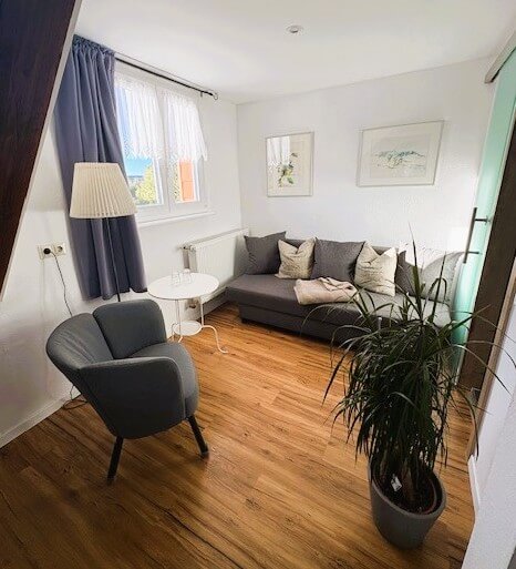 Großzügige Doppelzimmer mit gemütlicher Sitzecke